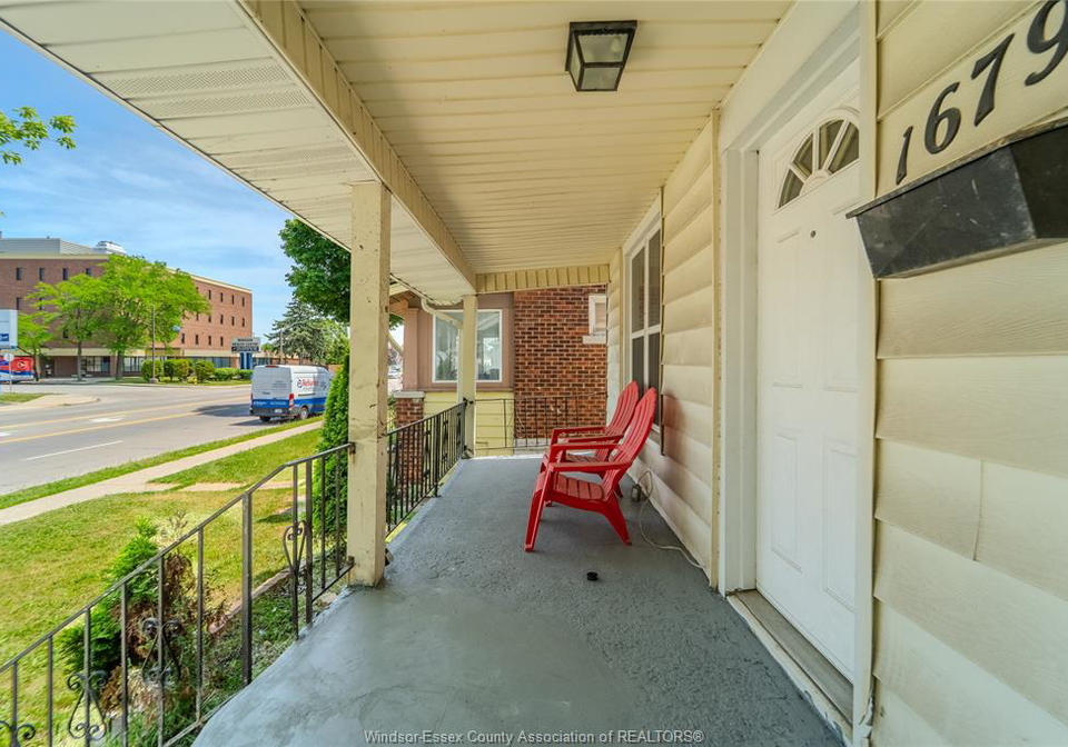 1679-howard-avenue-windsor-ontario-26013140