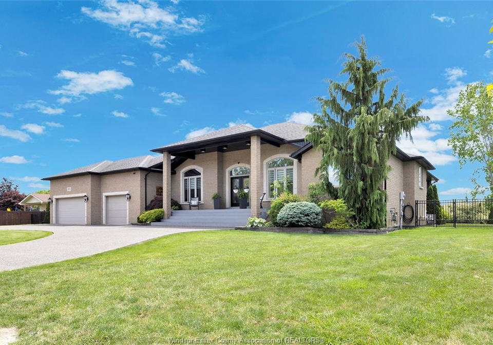2895-piccadilly-avenue-tecumseh-ontario-26013143