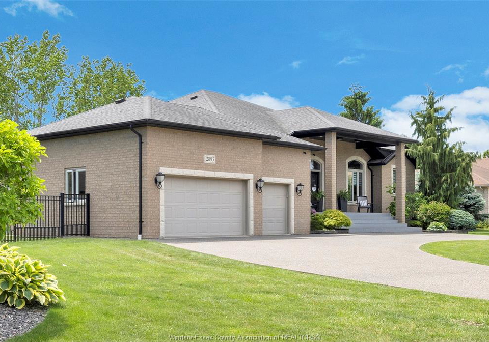2895-piccadilly-avenue-tecumseh-ontario-26013143