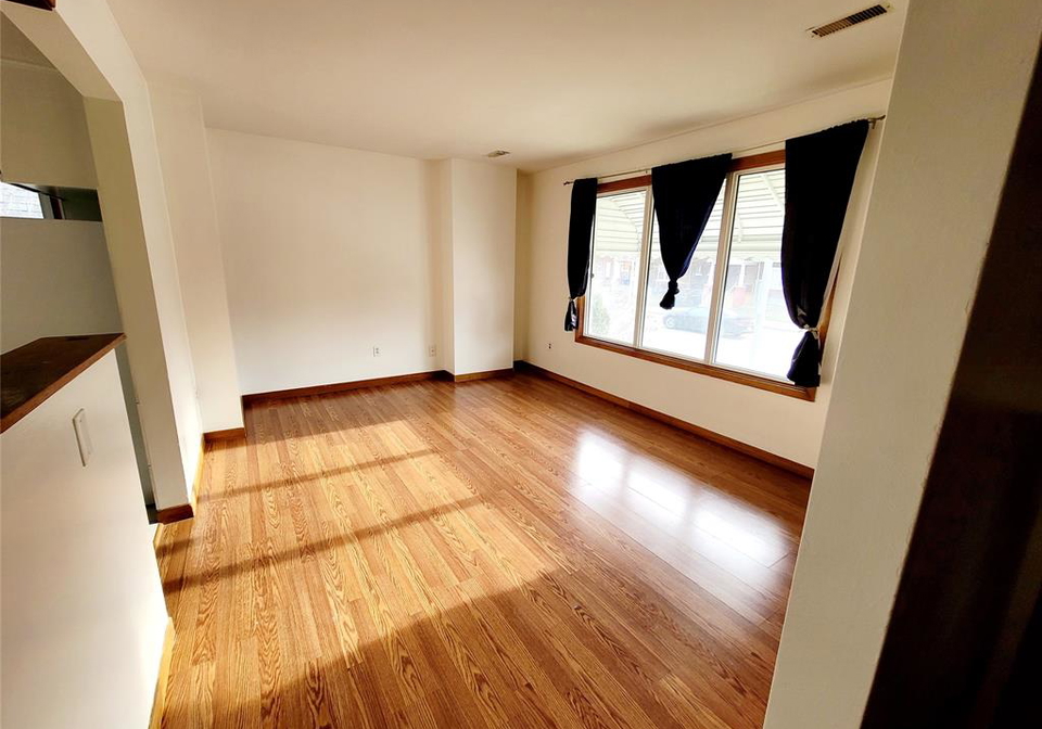 2240-howard-avenue-windsor-ontario-26013148