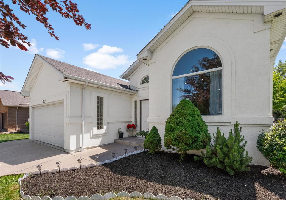 4235-providence-crescent-windsor-ontario-26013155