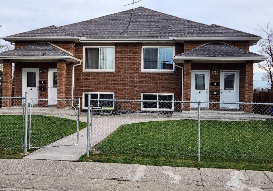 839-assumption-windsor-ontario-26013161