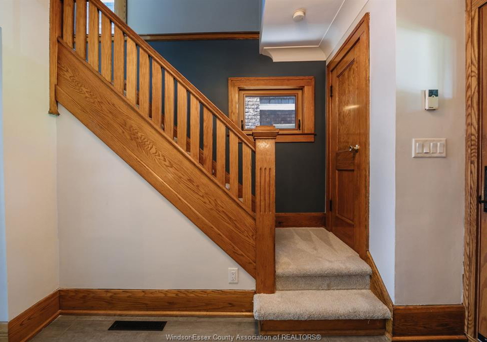 1249-moy-avenue-windsor-ontario-26013167