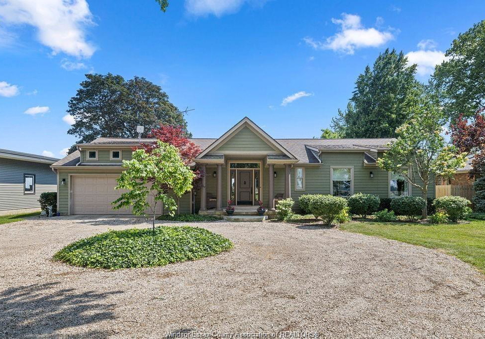 1695-heritage-kingsville-ontario-26013195