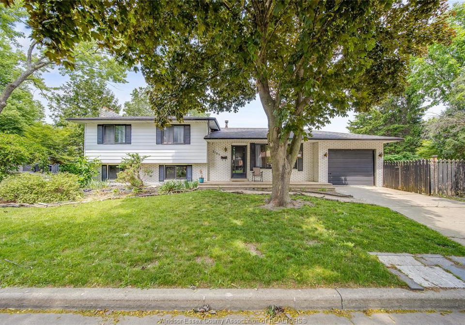 7105-isabelle-court-windsor-ontario-26013205