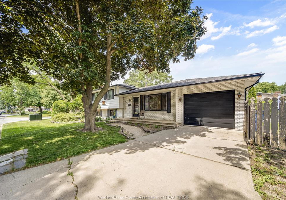 7105-isabelle-court-windsor-ontario-26013205