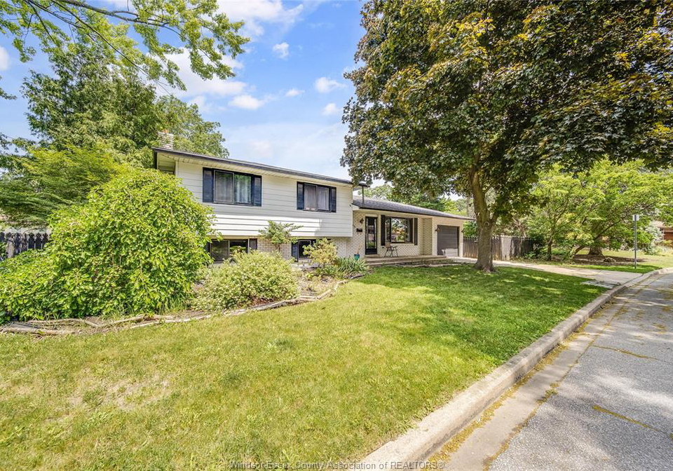 7105-isabelle-court-windsor-ontario-26013205