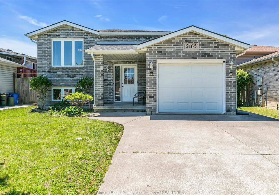 2163-everts-windsor-ontario-26013214