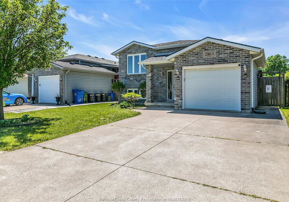 2163-everts-windsor-ontario-26013214