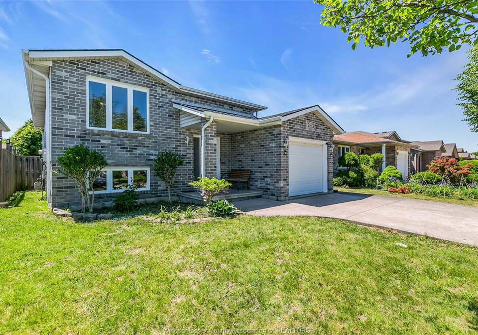 2163-everts-windsor-ontario-26013214