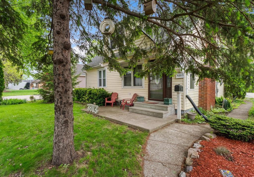 3803-woodward-boulevard-windsor-ontario-26013221