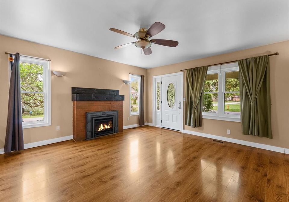 3803-woodward-boulevard-windsor-ontario-26013221