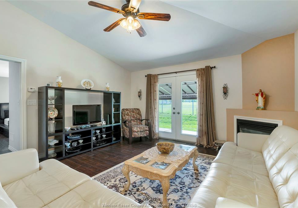 2513-indigo-avenue-windsor-ontario-26013228