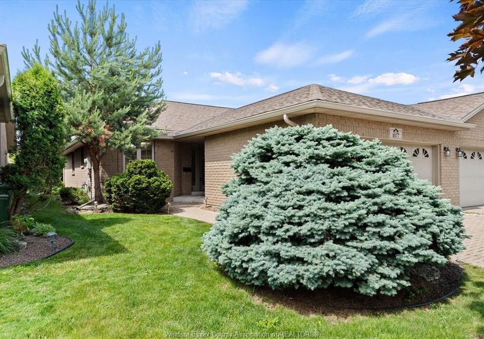 1077-hacienda-way-windsor-ontario-26013229