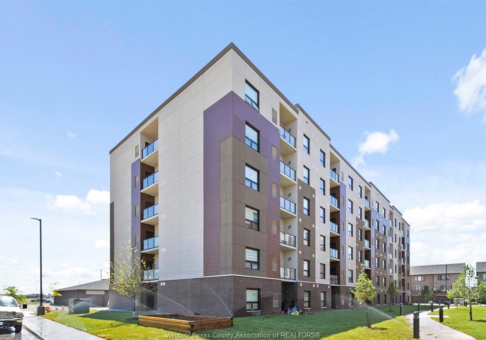 728-brownstone-lakeshore-ontario-26013231