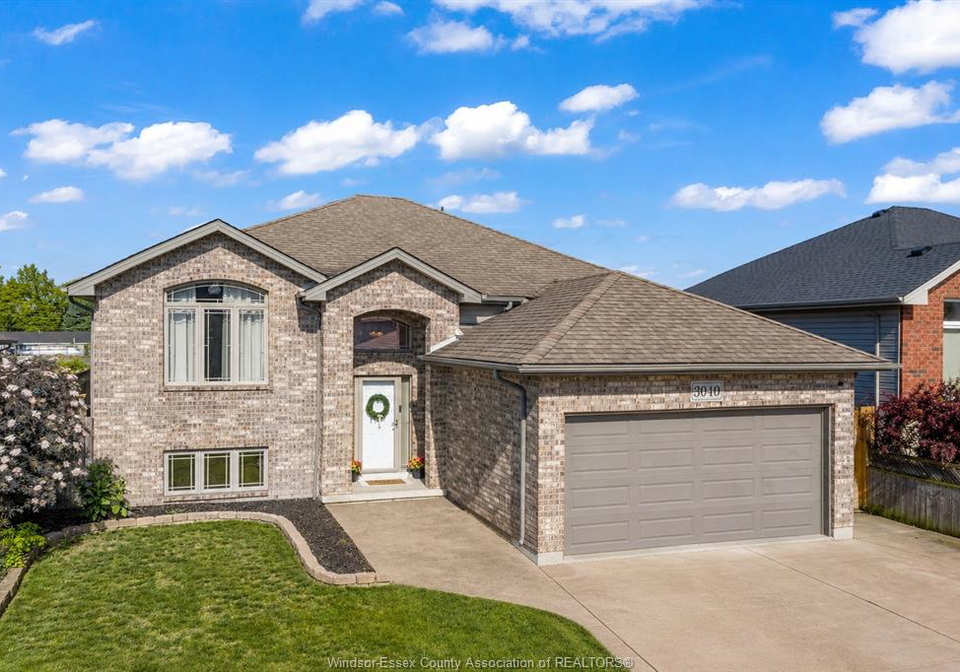 3040-troup-crescent-windsor-ontario-26013240