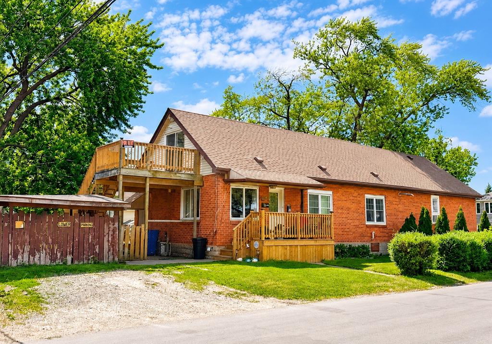 699-charlotte-street-windsor-ontario-26013244