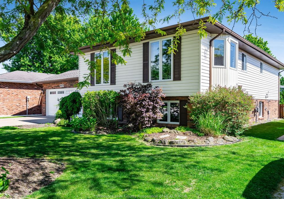 1615-elmwood-avenue-lakeshore-ontario-26013247