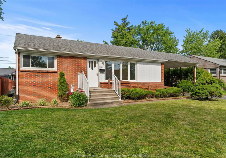 3209-dandurand-avenue-windsor-ontario-26013248