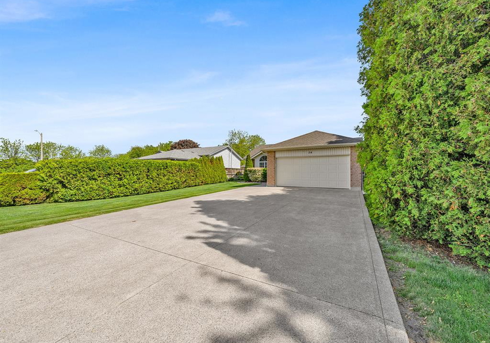 54-hope-crescent-colchester-ontario-26013287
