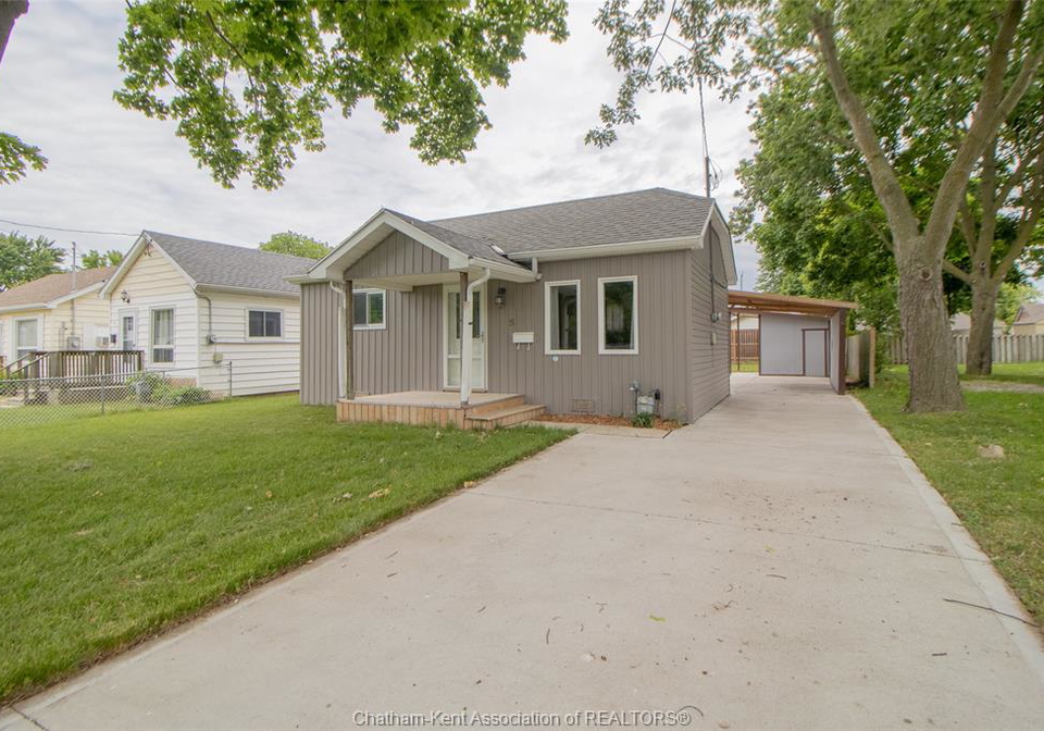 35-berry-street-chatham-ontario-26013288