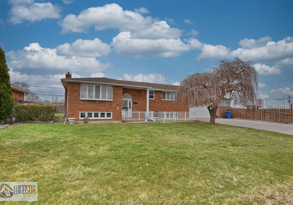 1435-st-clair-avenue-windsor-ontario-26013319