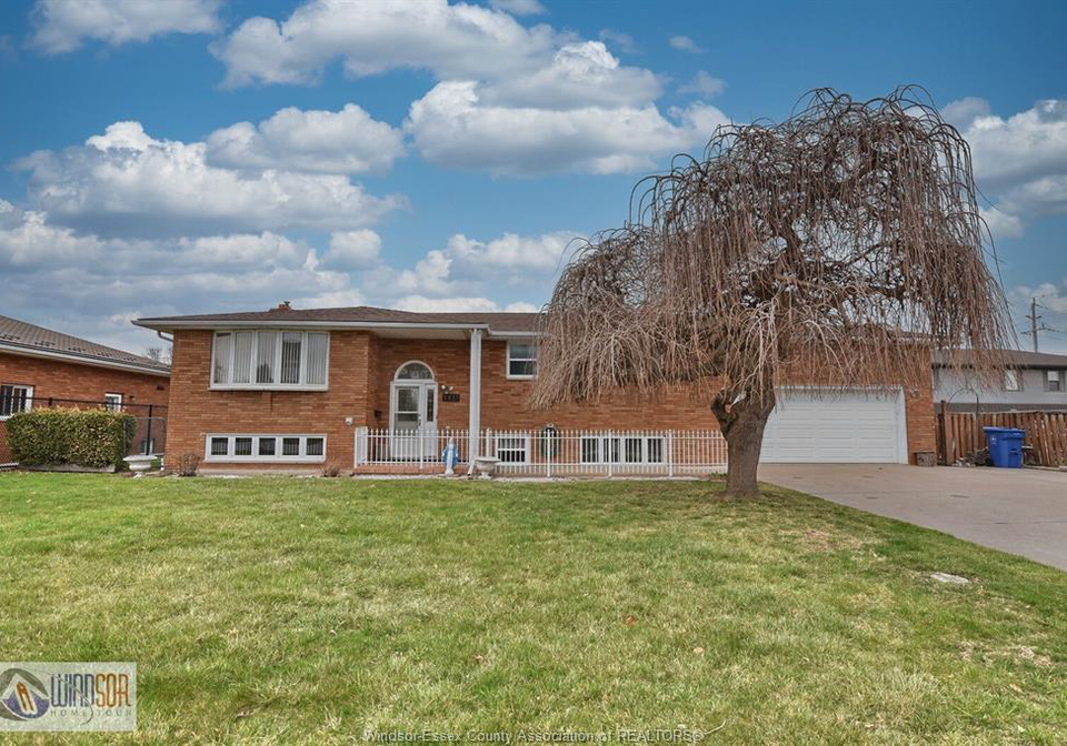 1435-st-clair-avenue-windsor-ontario-26013319