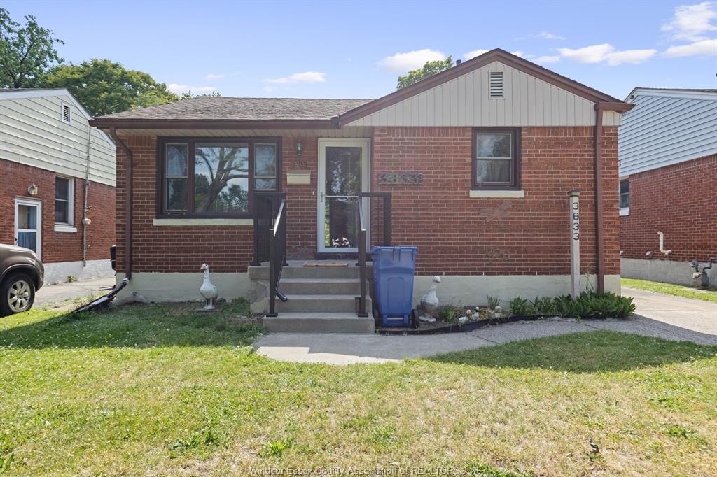 3833-vaughan-windsor-ontario-26013322