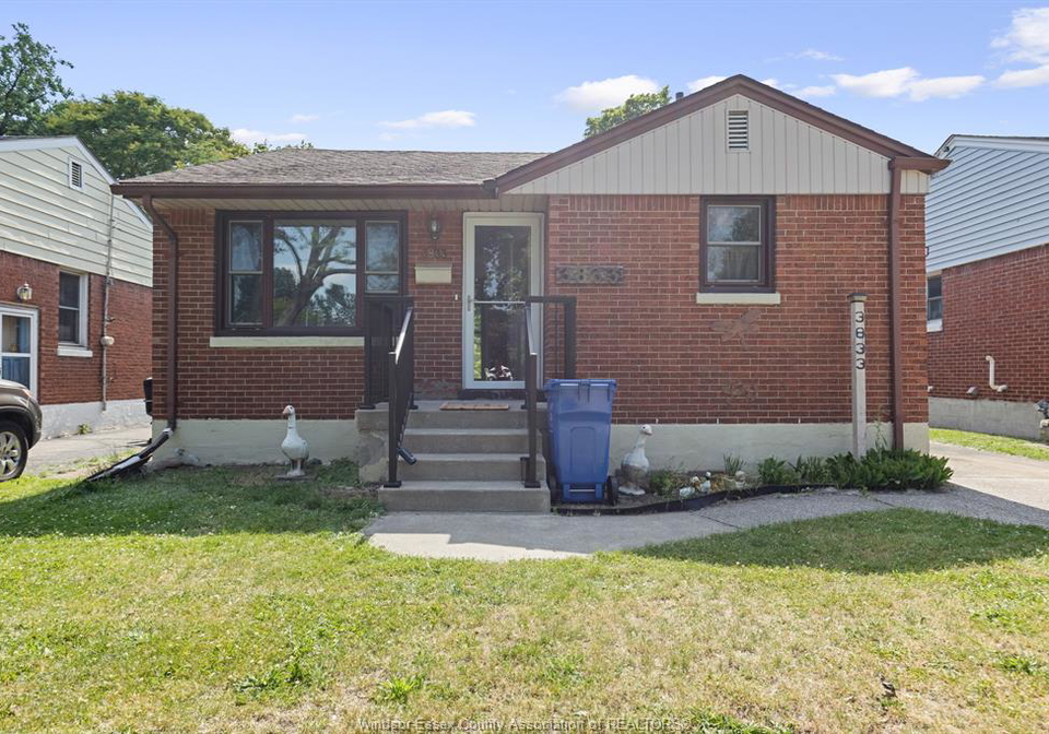 3833-vaughan-windsor-ontario-26013322