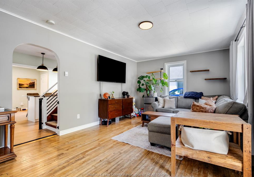 44-mclean-kingsville-ontario-26013332