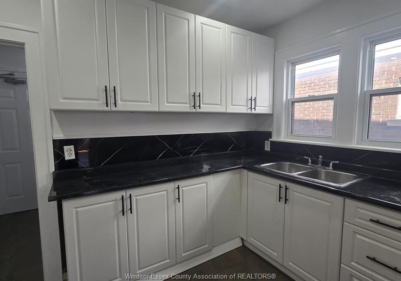 2257-howard-avenue-windsor-ontario-26013335