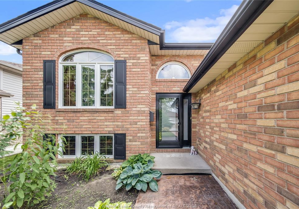 647-alpenrose-court-windsor-ontario-26013345