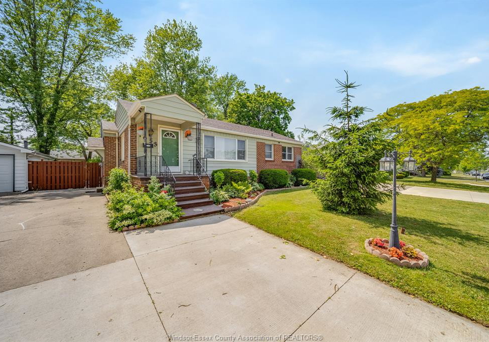 1953-olive-road-windsor-ontario-26013357