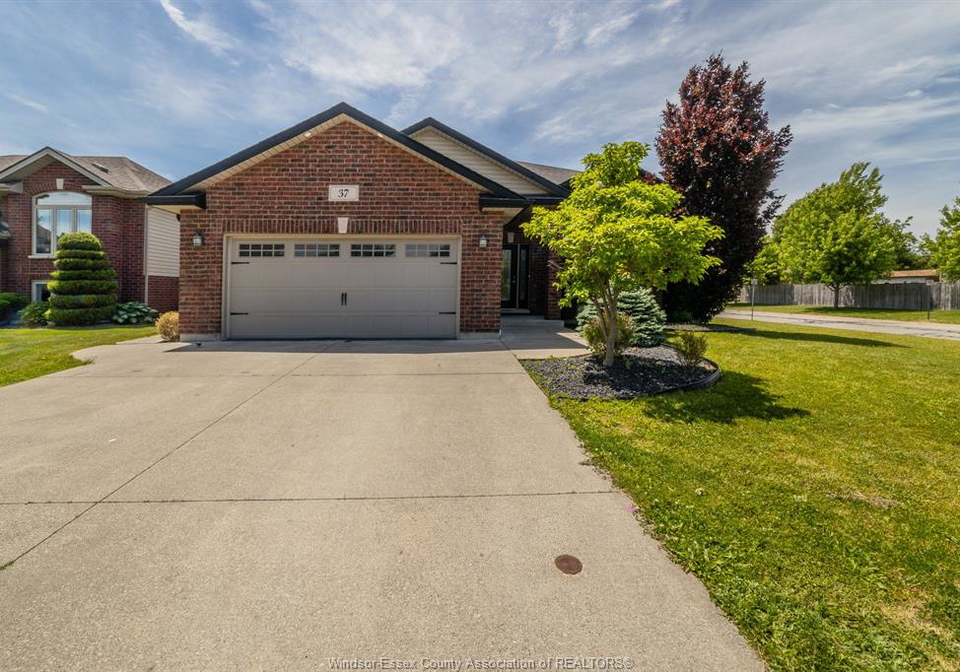 37-antonio-court-leamington-ontario-26013381