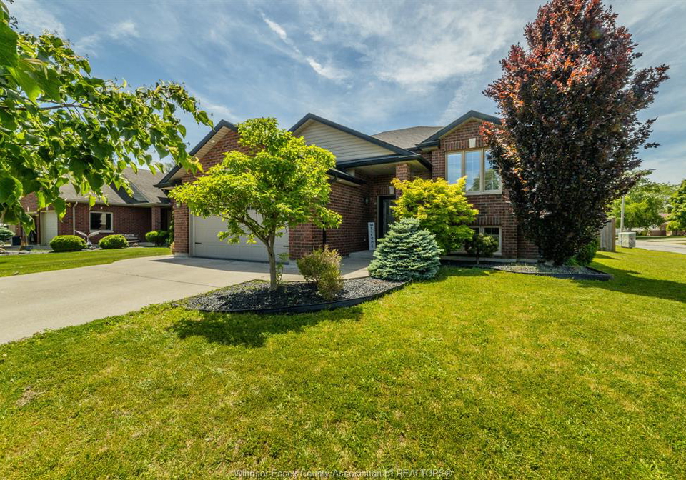37-antonio-court-leamington-ontario-26013381