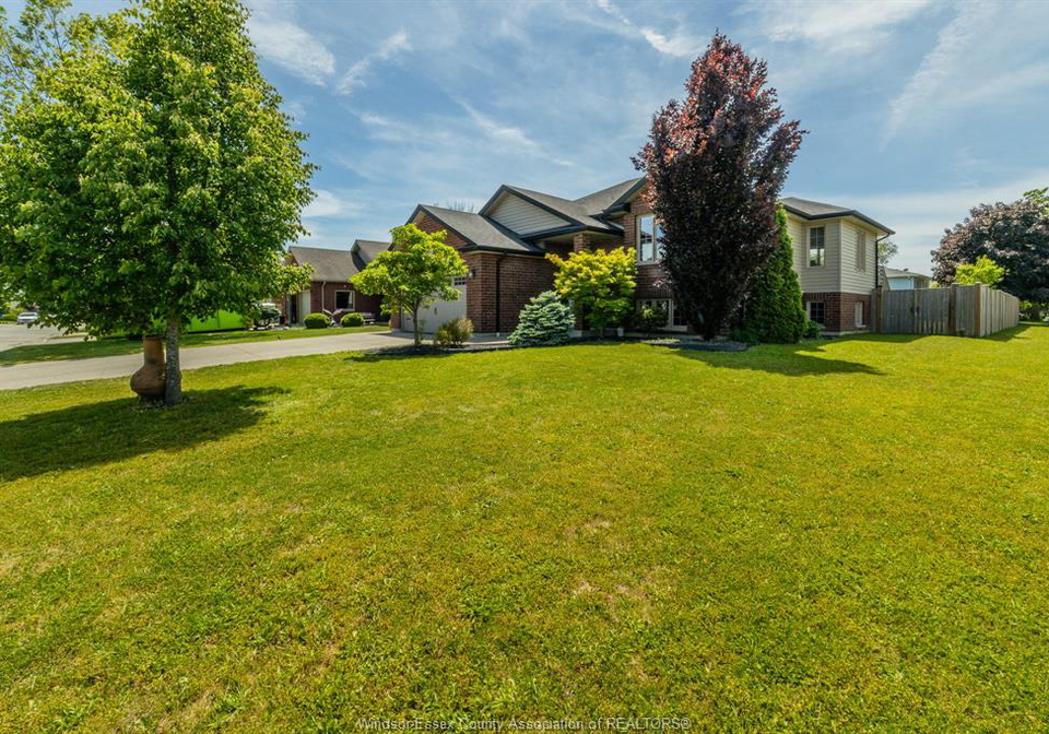37-antonio-court-leamington-ontario-26013381