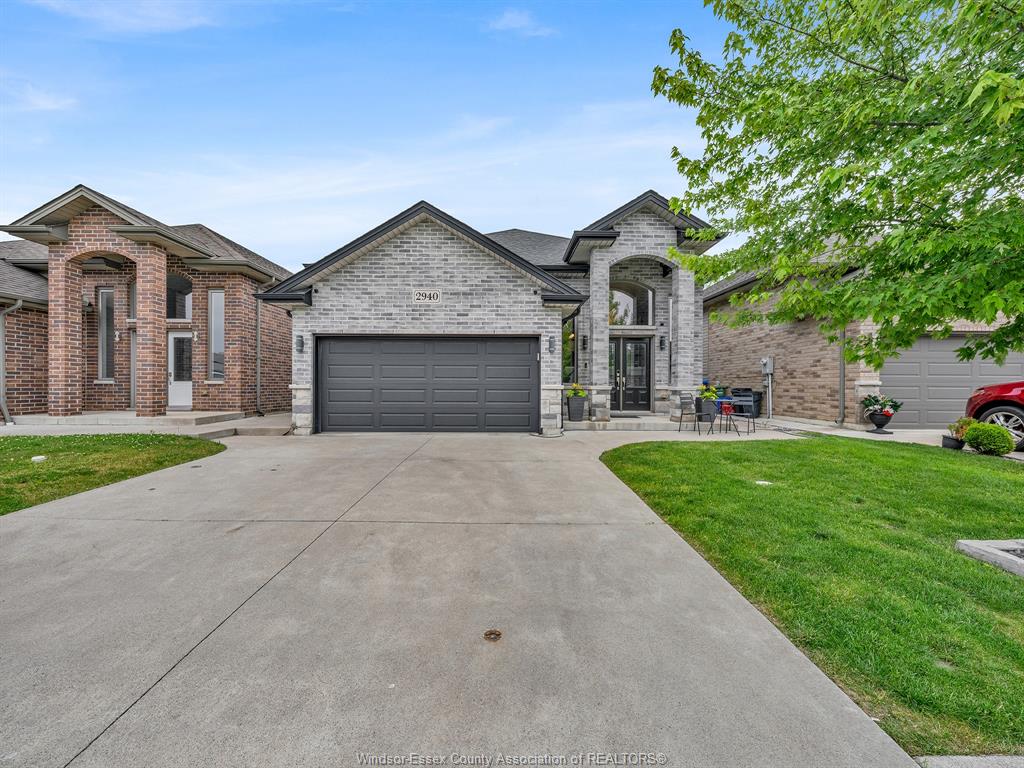 2940-mcrobbie-windsor-ontario-26013394