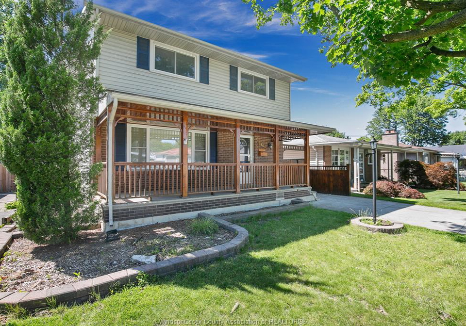 3964-whitney-avenue-windsor-ontario-26013398