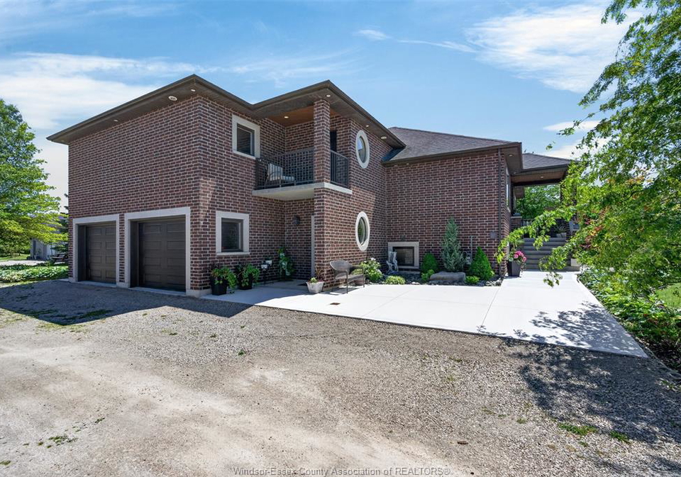 4520-8th-concession-road-windsor-ontario-26013400