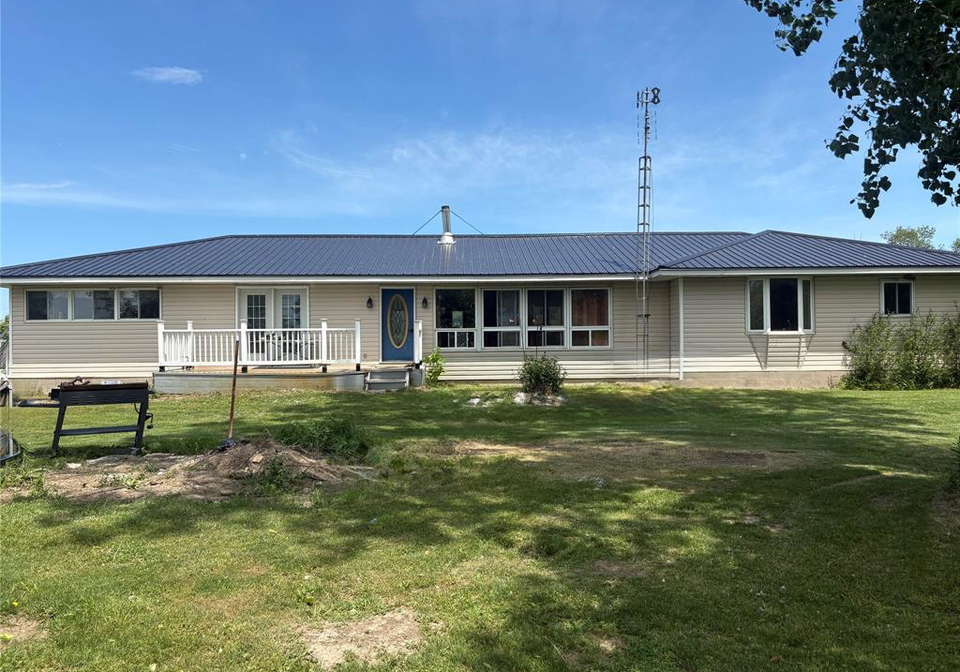 2-parsons-road-pelee-island-ontario-26013411