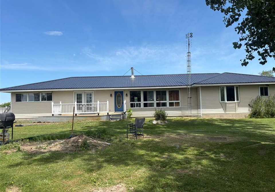 2-parsons-road-pelee-island-ontario-26013411