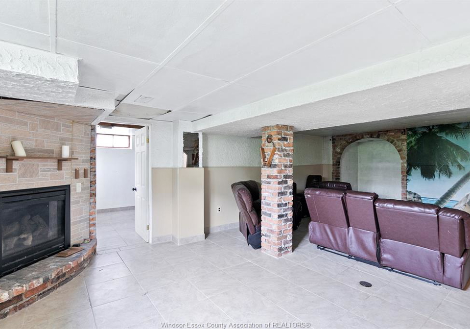 3200-longfellow-avenue-windsor-ontario-26013414