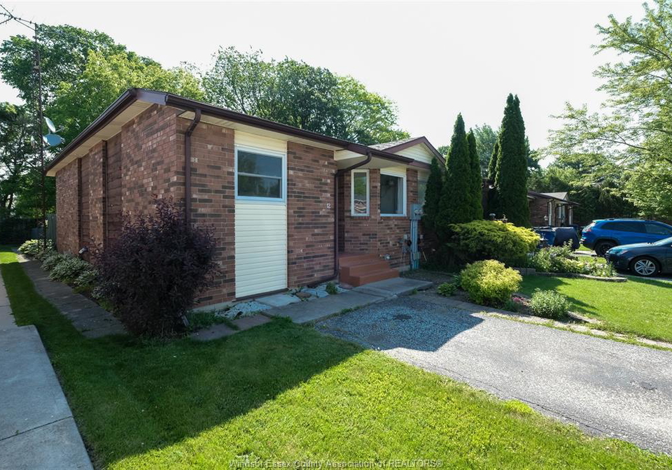 12-kelly-crescent-tilbury-ontario-26013415
