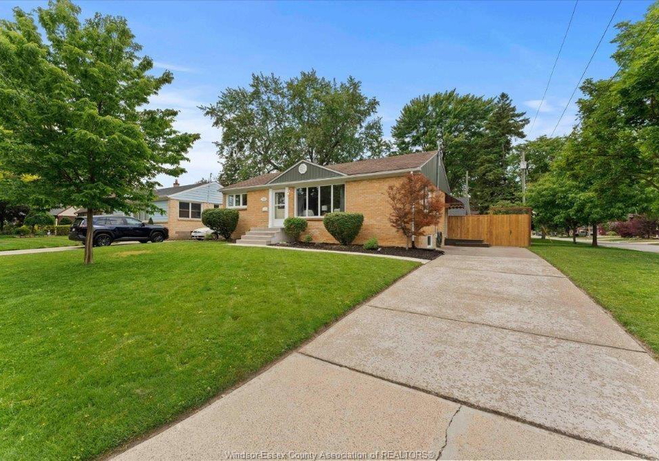 3501-dandurand-windsor-ontario-26013421
