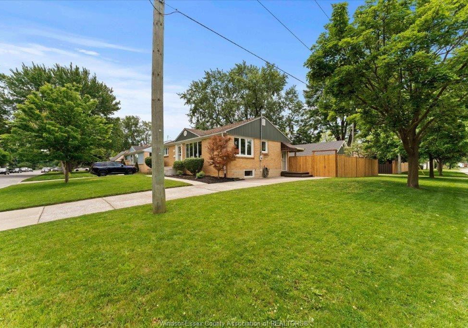 3501-dandurand-windsor-ontario-26013421