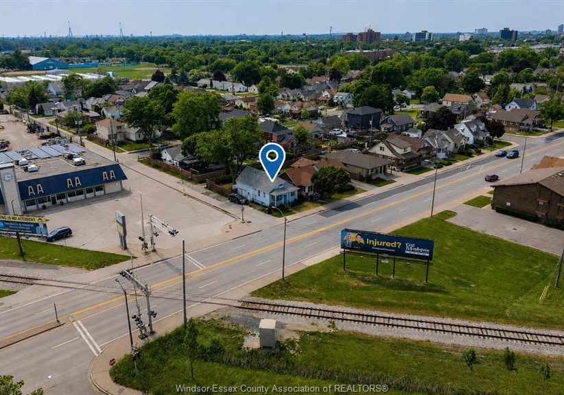 2429-howard-avenue-windsor-ontario-26013422