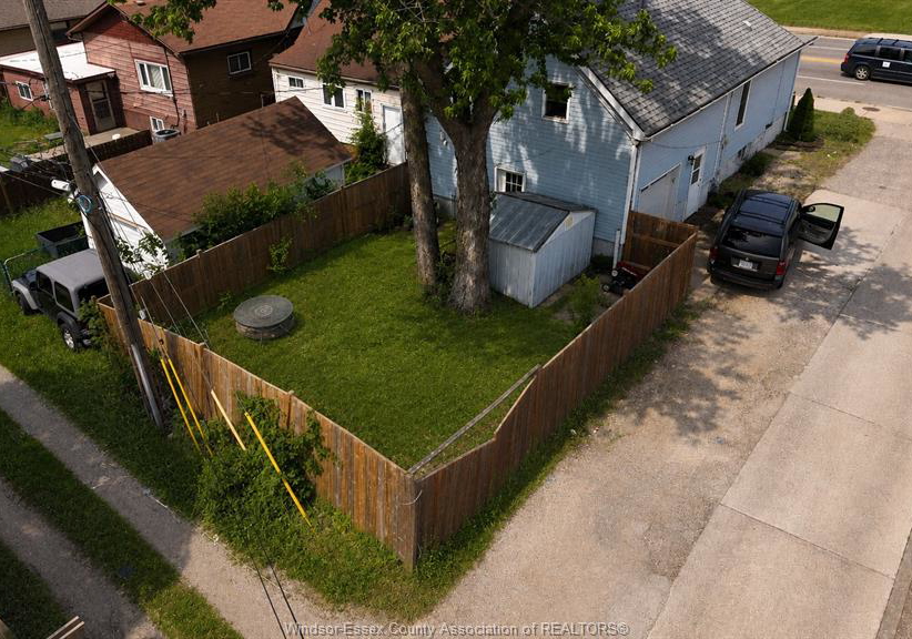 2429-howard-avenue-windsor-ontario-26013422