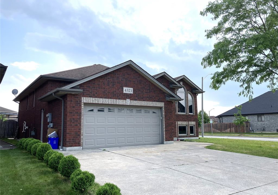 4523-helsinki-windsor-ontario-26013429