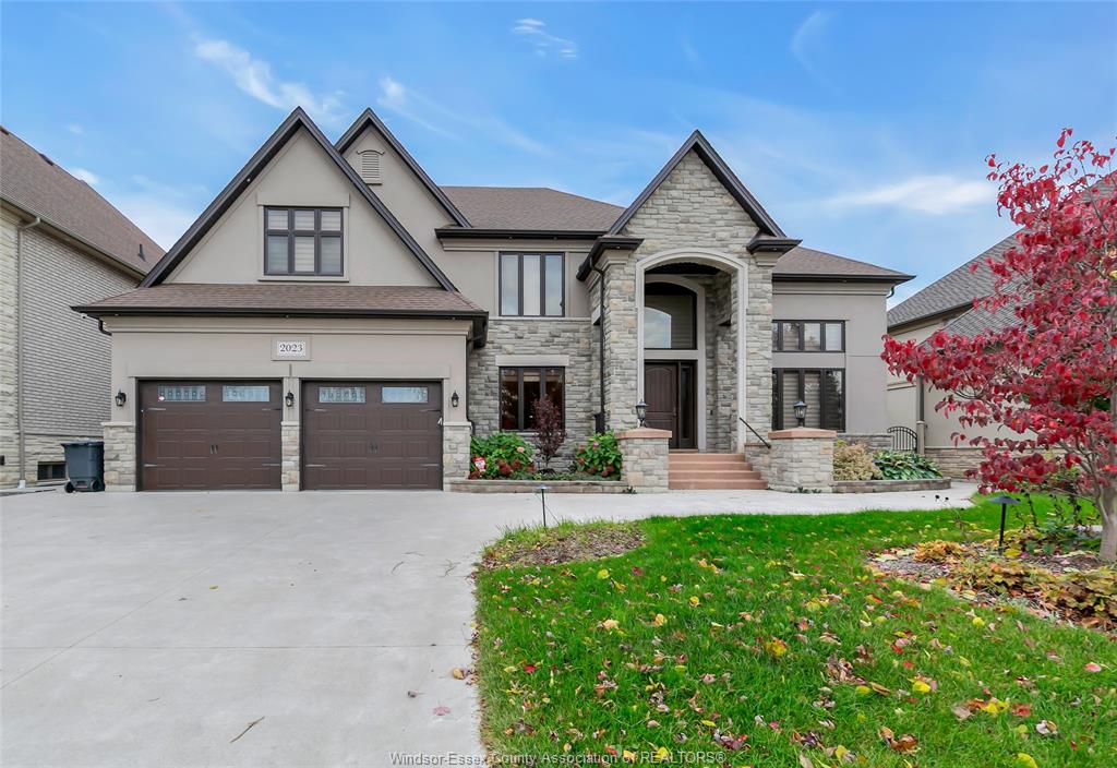 2023-serenity-circle-lasalle-ontario-26013433