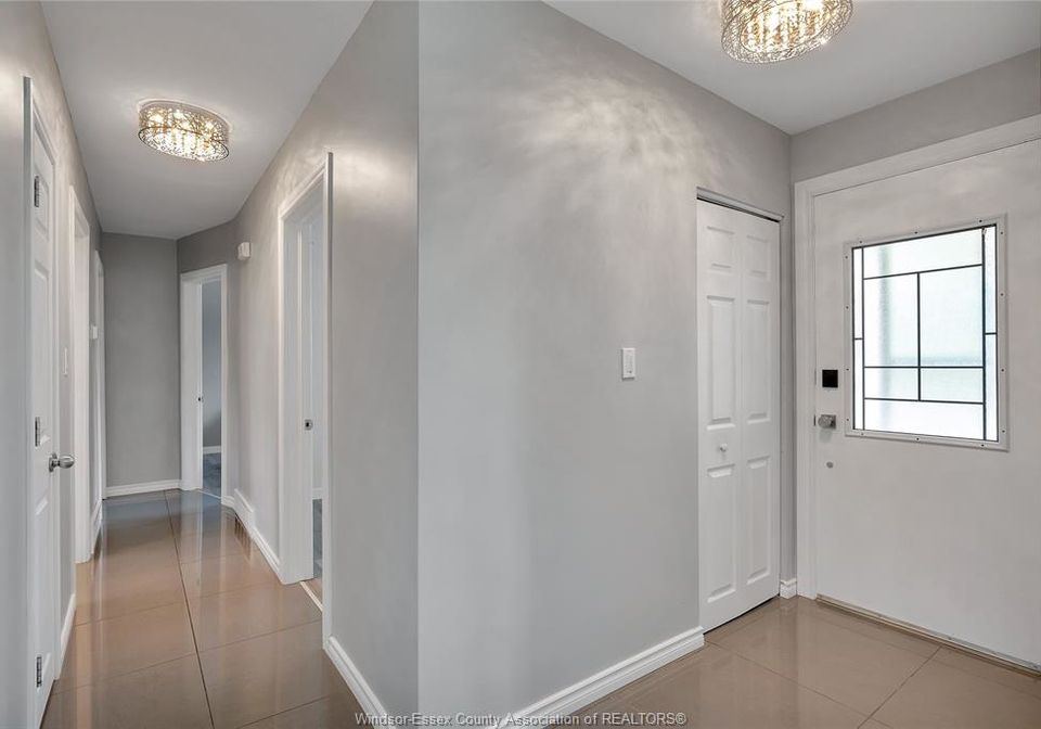 889-riverdale-windsor-ontario-26013438